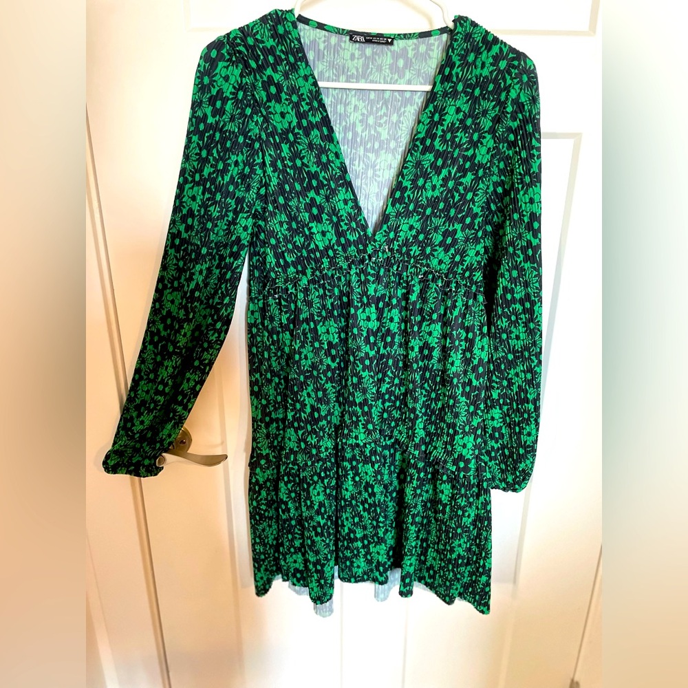 Zara- never worn, size medium mini dress, green & black, low cut in neck.